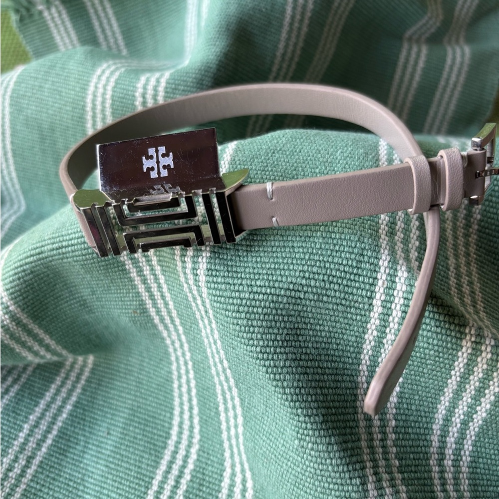 Tory Burch Double Wrap Fit Bit Holder Bracelet
Gently used
Signature marks